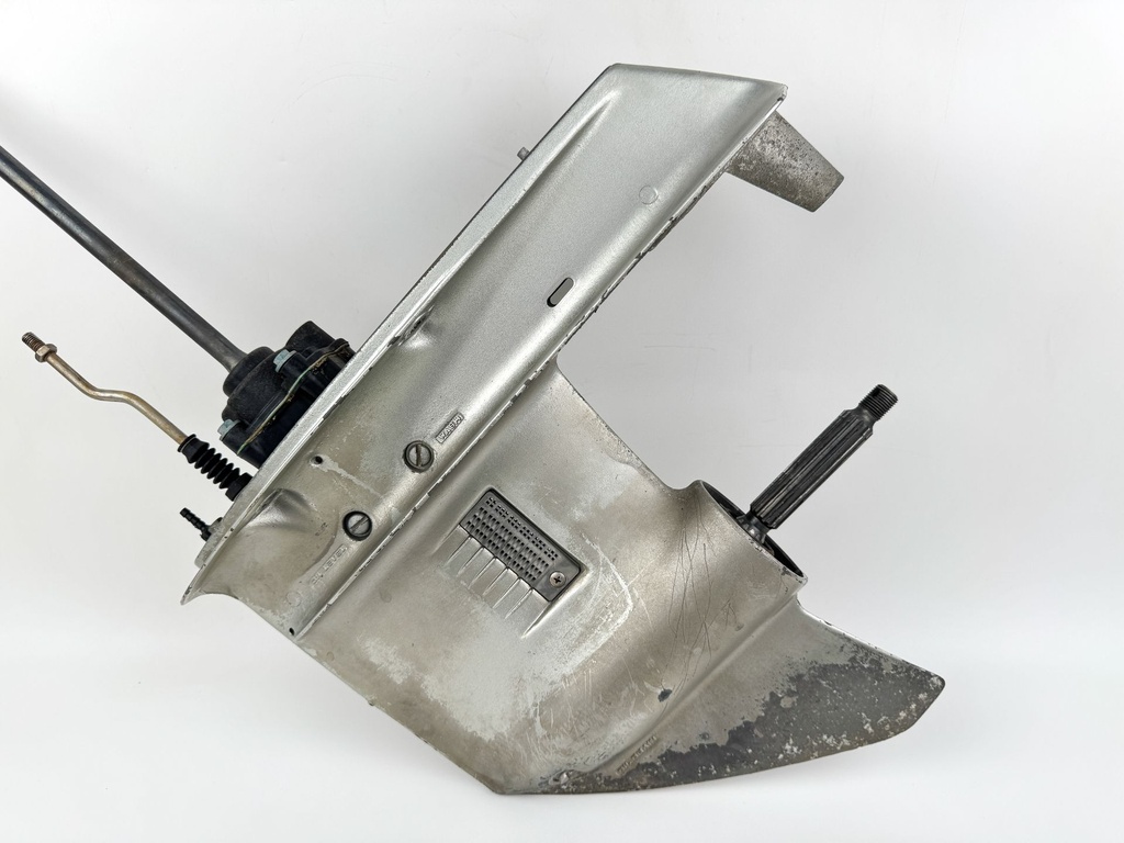 1999 Honda 50 HP 4 Stroke Outboard 20" Lower Unit Gear Case 41100-ZW4-H13ZA OEM