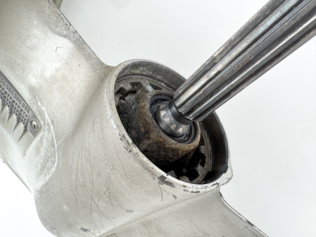 1999 Honda 50 HP 4 Stroke Outboard 20" Lower Unit Gear Case 41100-ZW4-H13ZA OEM