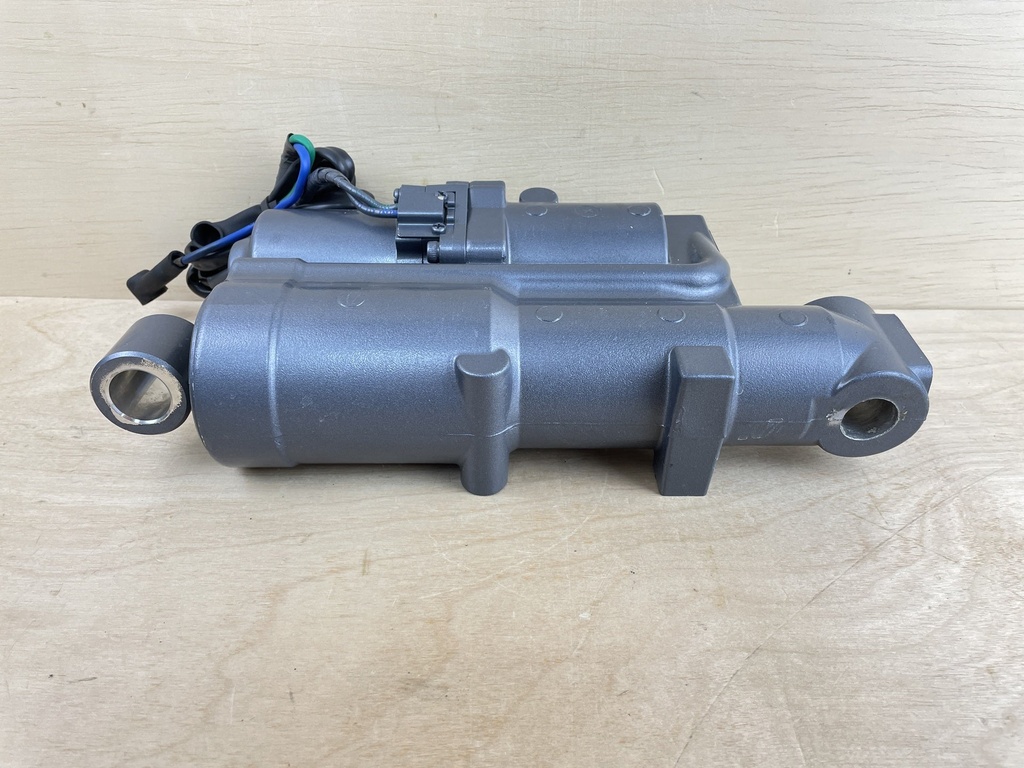 2011 Yamaha 90HP F90 4 Stroke Outboard Power Trim & Tilt Assembly 6D8-43800-12-8D