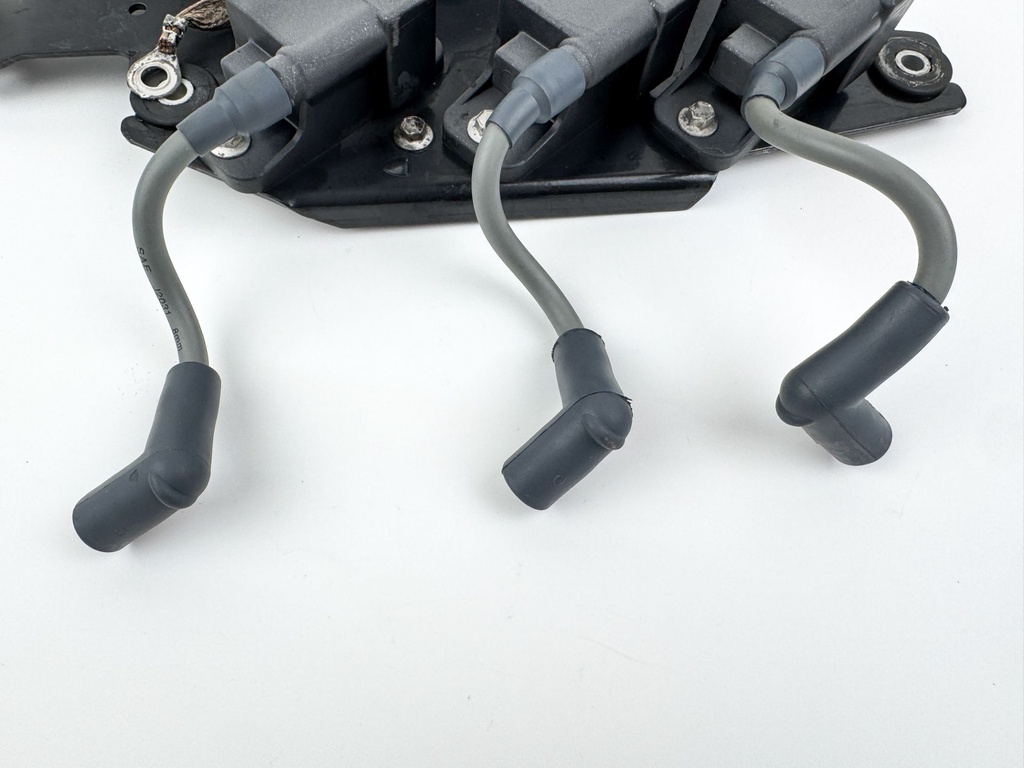 2001 Mercury 150 HP 2 Stroke Outboard Ignition Coil Set W/ Plate 827509T7 OEM