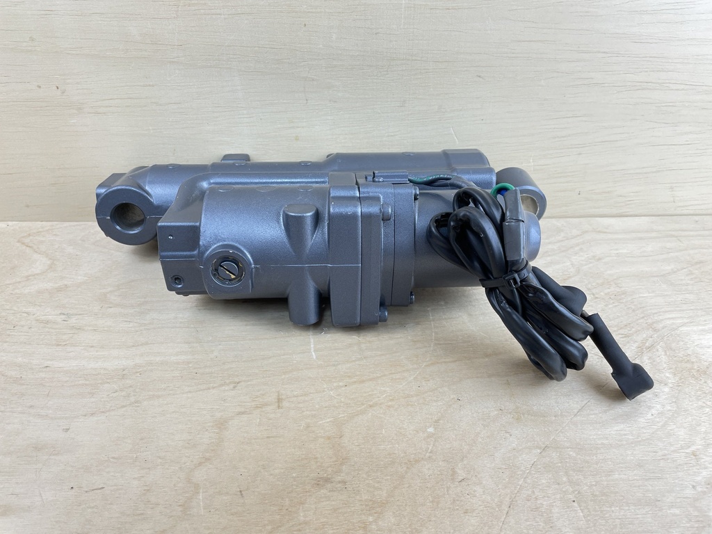 2011 Yamaha 90HP F90 4 Stroke Outboard Power Trim & Tilt Assembly 6D8-43800-12-8D