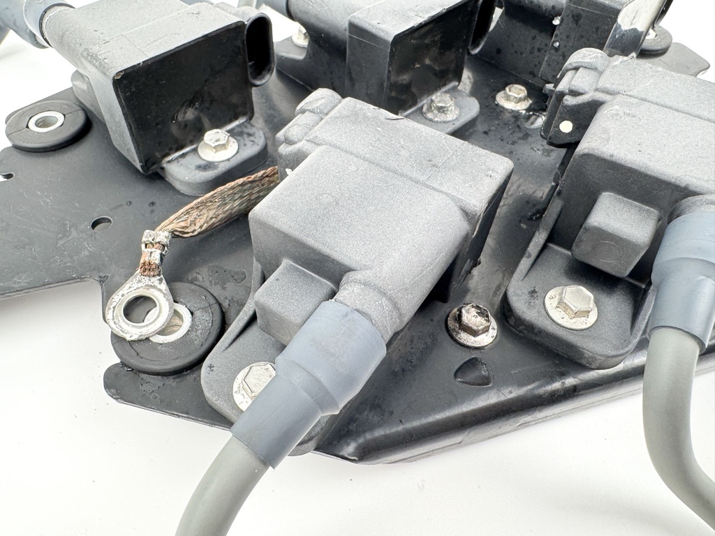 2001 Mercury 150 HP 2 Stroke Outboard Ignition Coil Set W/ Plate 827509T7 OEM