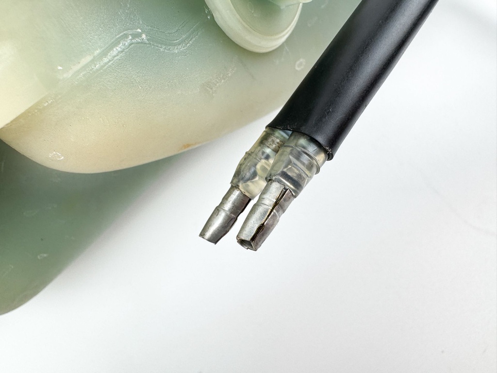 2001 Mercury 150 HP 2 Stroke Outboard Oil Tank 994436 OEM