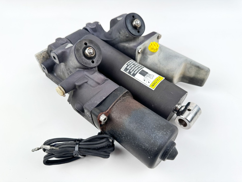 2001 Mercury 150 HP 2 Stroke Outboard Power Trim Tilt Unit 855998A11 OEM