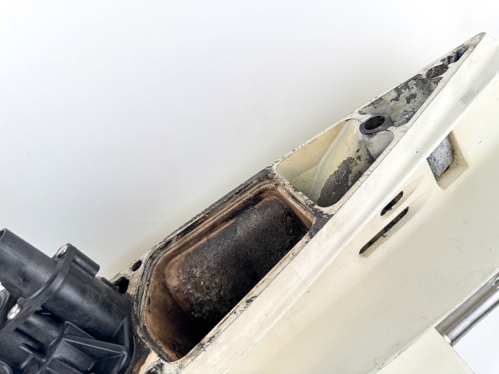 2008 Evinrude 300 HP 2 Stroke Outboard 25" Lower Unit Gear Case 5007669 M2