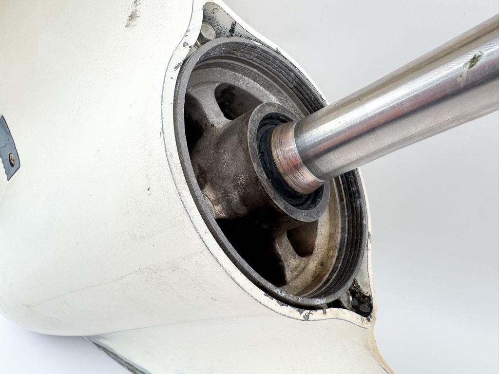 2008 Evinrude 300 HP 2 Stroke Outboard 25" Lower Unit Gear Case 5007669 M2