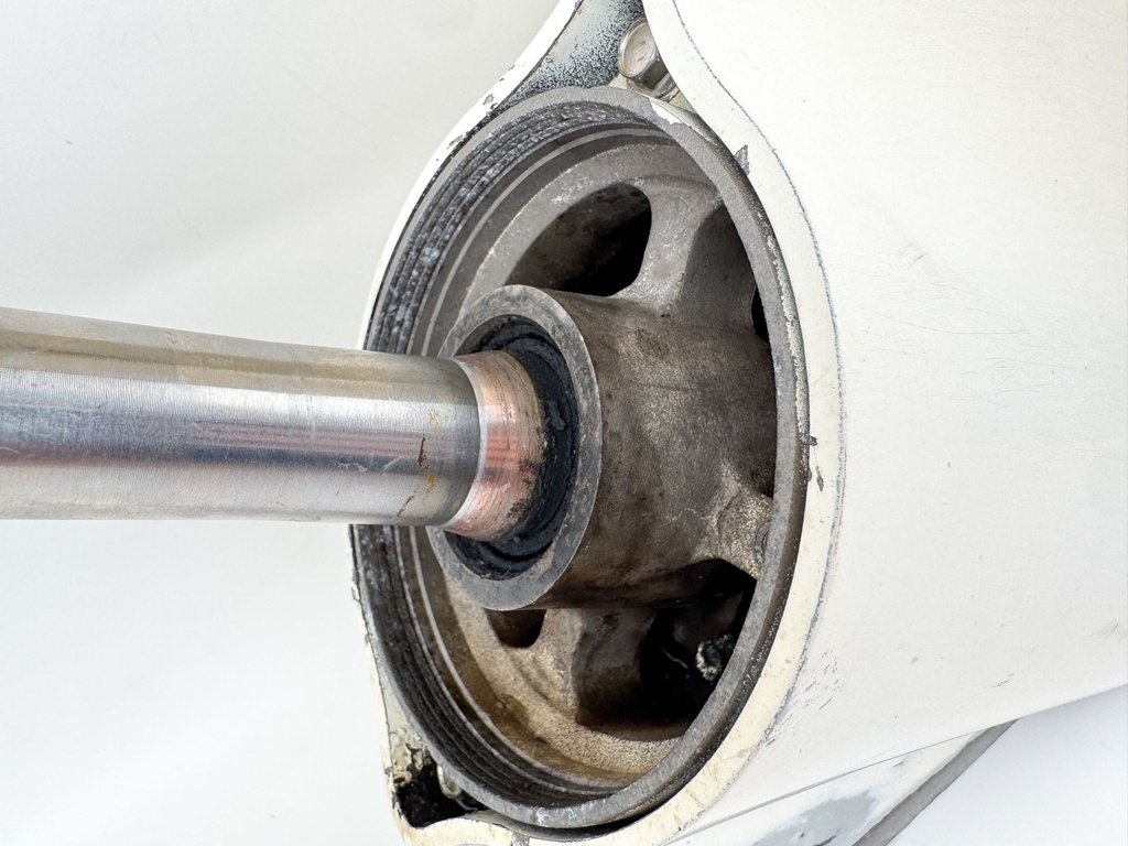 2008 Evinrude 300 HP 2 Stroke Outboard 25" Lower Unit Gear Case 5007669 M2