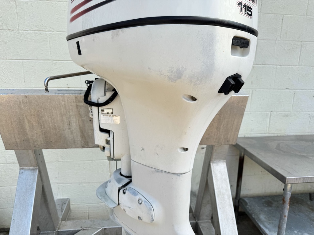 2001 Johnson 115HP 2 Stroke Outboard Engine With 25" Shift - Good Condition