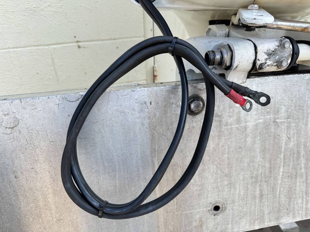 2001 Johnson 115HP 2 Stroke Outboard Engine With 25" Shift - Good Condition