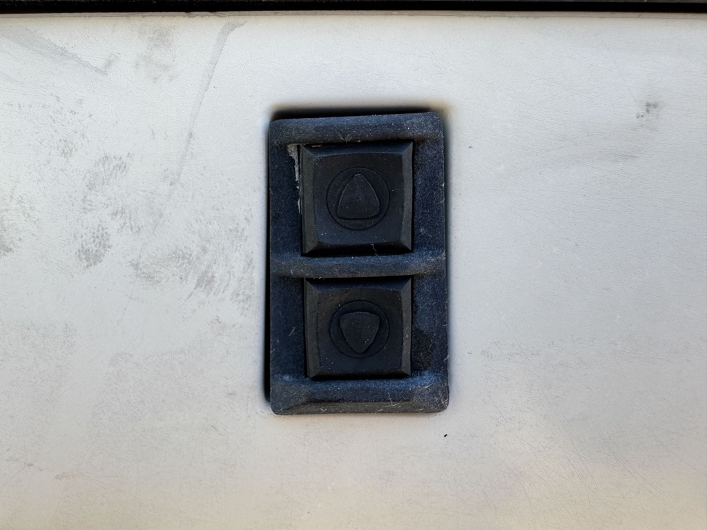 2001 Johnson 115HP 2 Stroke Outboard Engine With 25" Shift - Good Condition