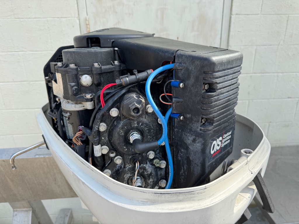 2001 Johnson 115HP 2 Stroke Outboard Engine With 25" Shift - Good Condition