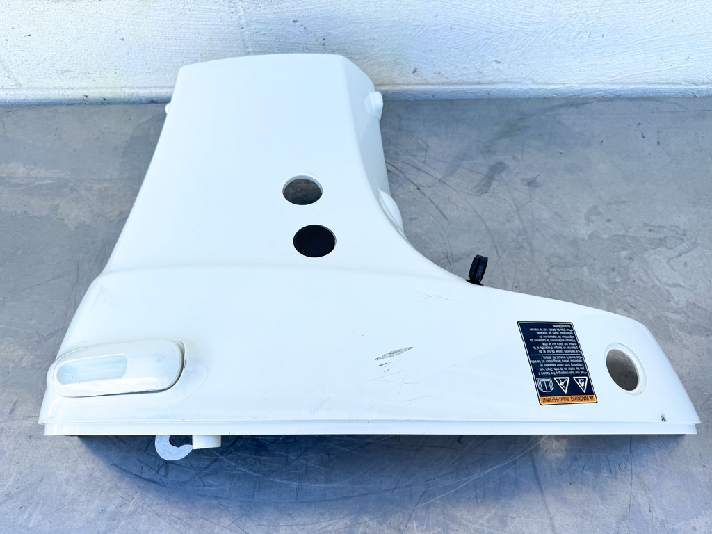 2017 Suzuki 115 HP 4 Stroke Outboard Lower Apron Cowling Port 61820-90J11-Y5S OEM