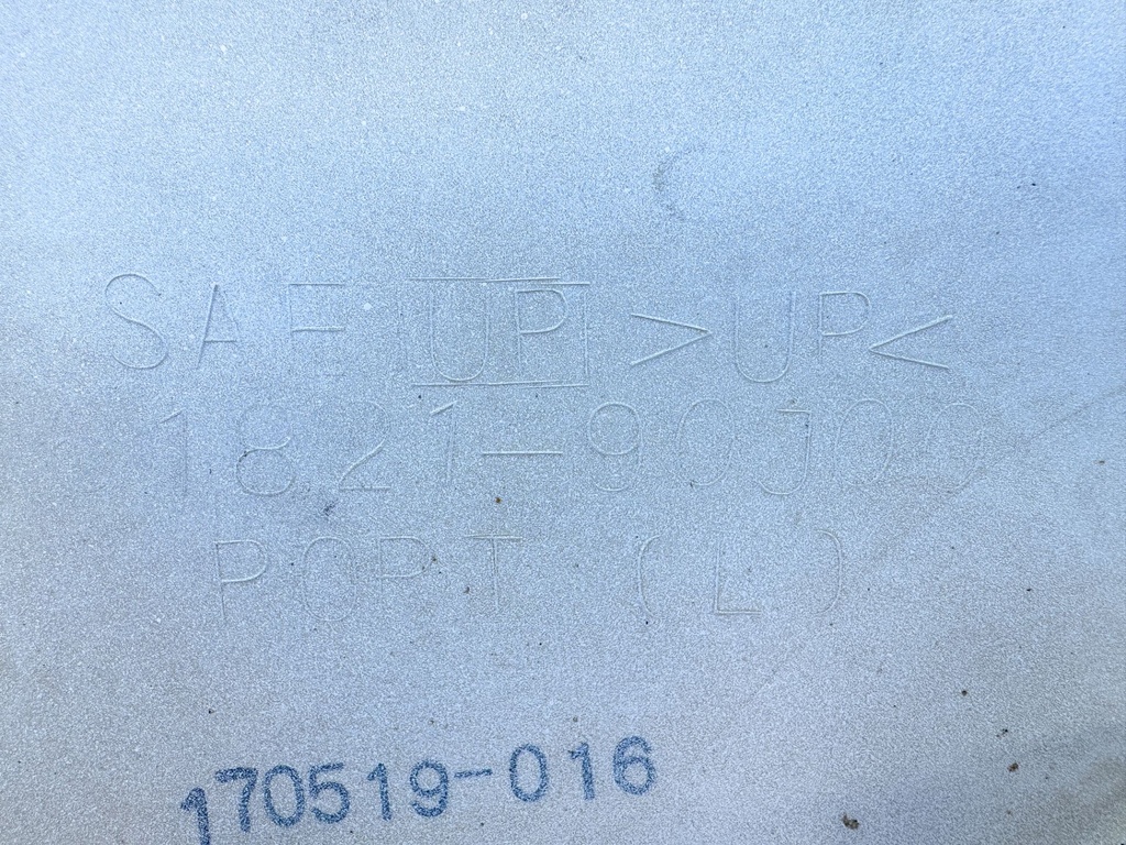 2017 Suzuki 115 HP 4 Stroke Outboard Lower Apron Cowling Port 61820-90J11-Y5S OEM