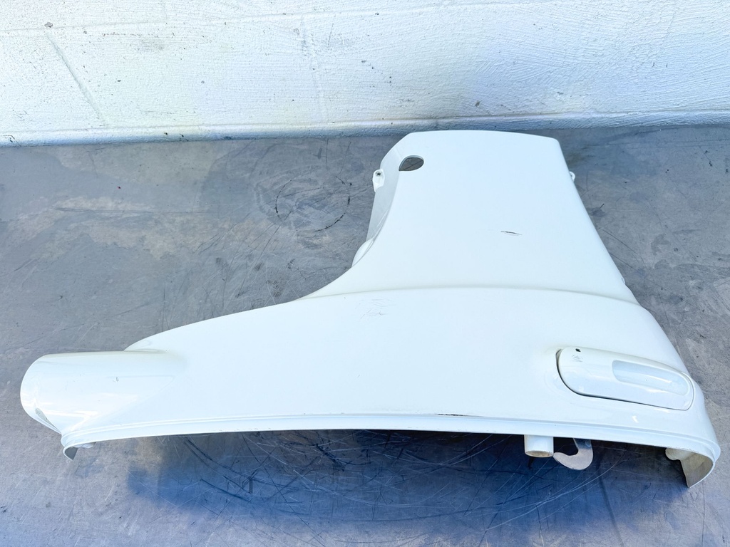 2017 Suzuki 115 HP 4 Stroke Outboard Lower Apron Cowling Starboard 61810-90J10-Y5S OEM