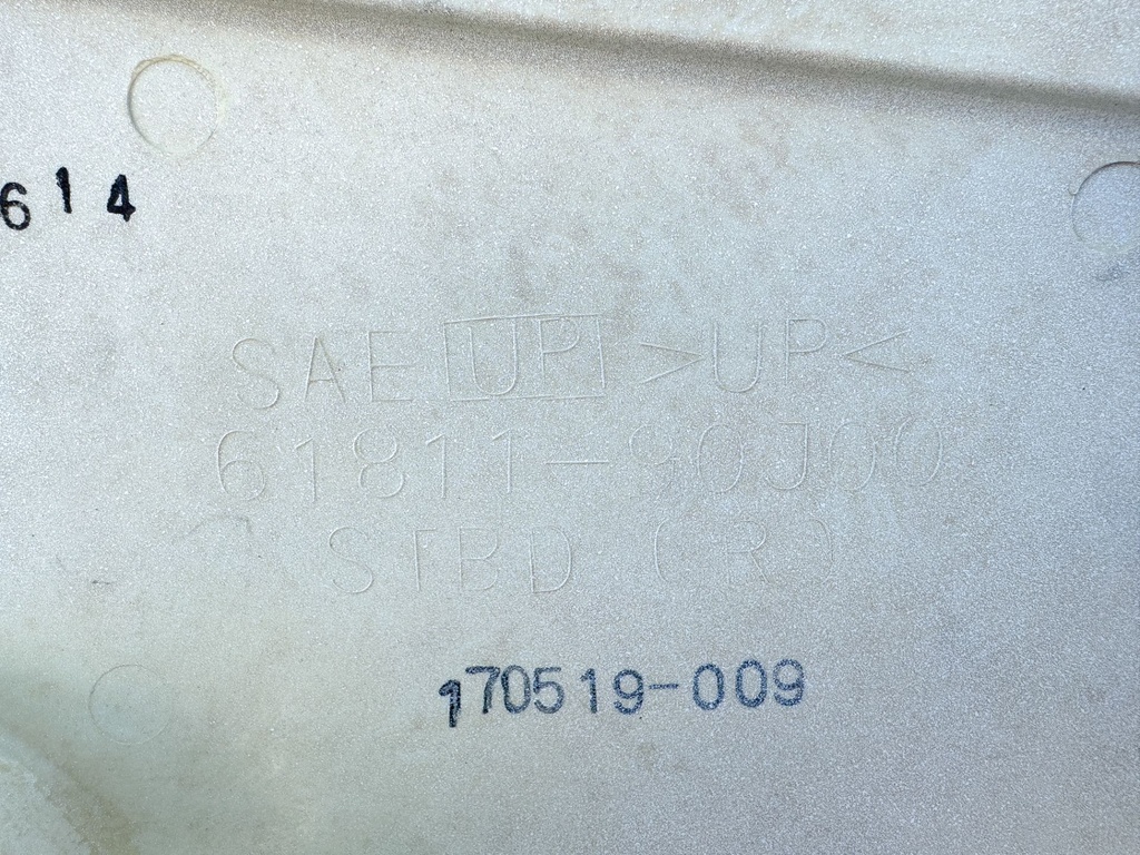 2017 Suzuki 115 HP 4 Stroke Outboard Lower Apron Cowling Starboard 61810-90J10-Y5S OEM