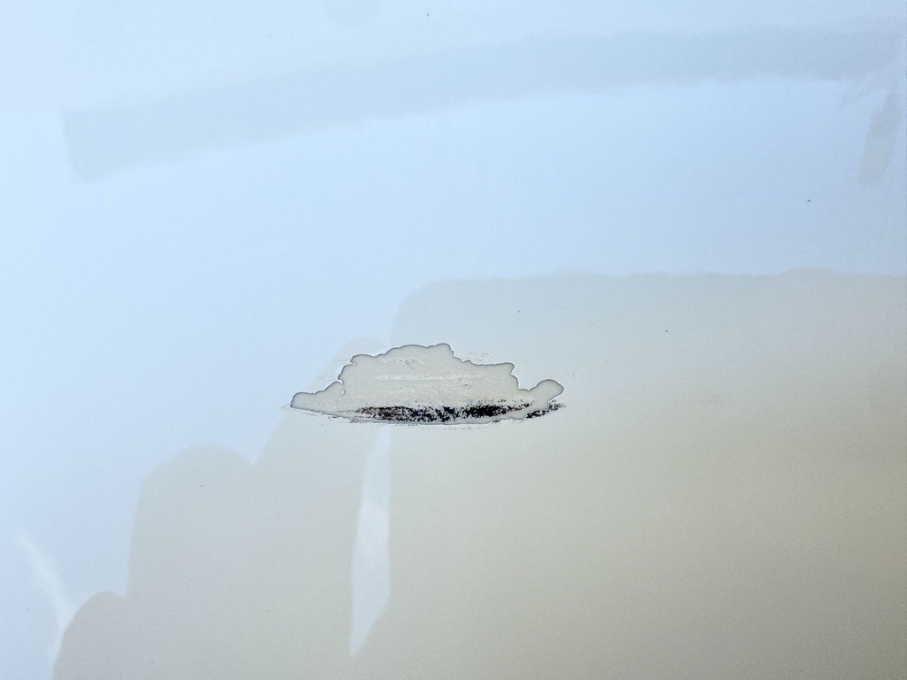 2017 Suzuki 115 HP 4 Stroke Outboard Lower Apron Cowling Starboard 61810-90J10-Y5S OEM