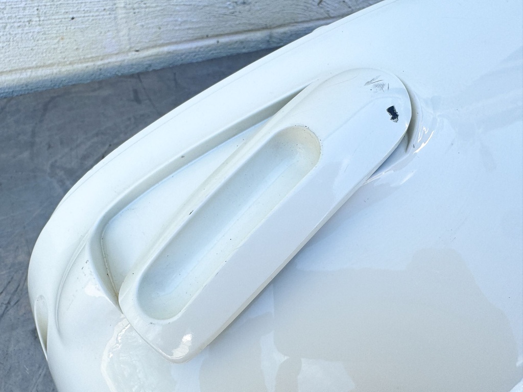 2017 Suzuki 115 HP 4 Stroke Outboard Lower Apron Cowling Starboard 61810-90J10-Y5S OEM