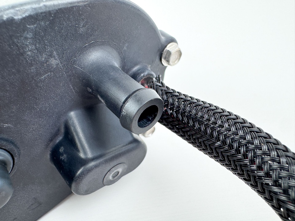 2008 Evinrude 300 HP 2 Stroke Outboard Vapor Separator Tank VST 5006063 OEM