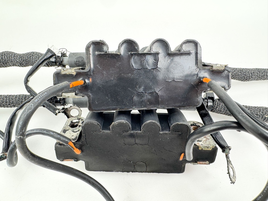 2008 Evinrude 300 HP 2 Stroke Outboard Ignition Coil Set 0586857 OEM