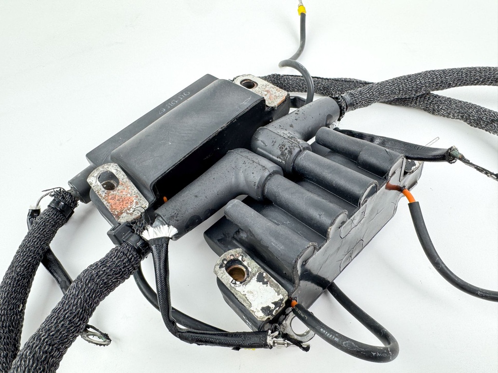 2008 Evinrude 300 HP 2 Stroke Outboard Ignition Coil Set 0586857 OEM