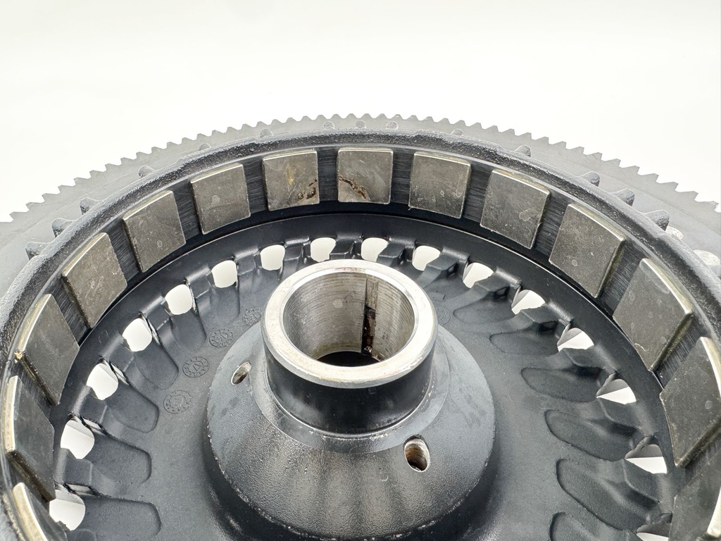 2008 Evinrude 300 HP 2 Stroke Outboard Flywheel 0586924 OEM