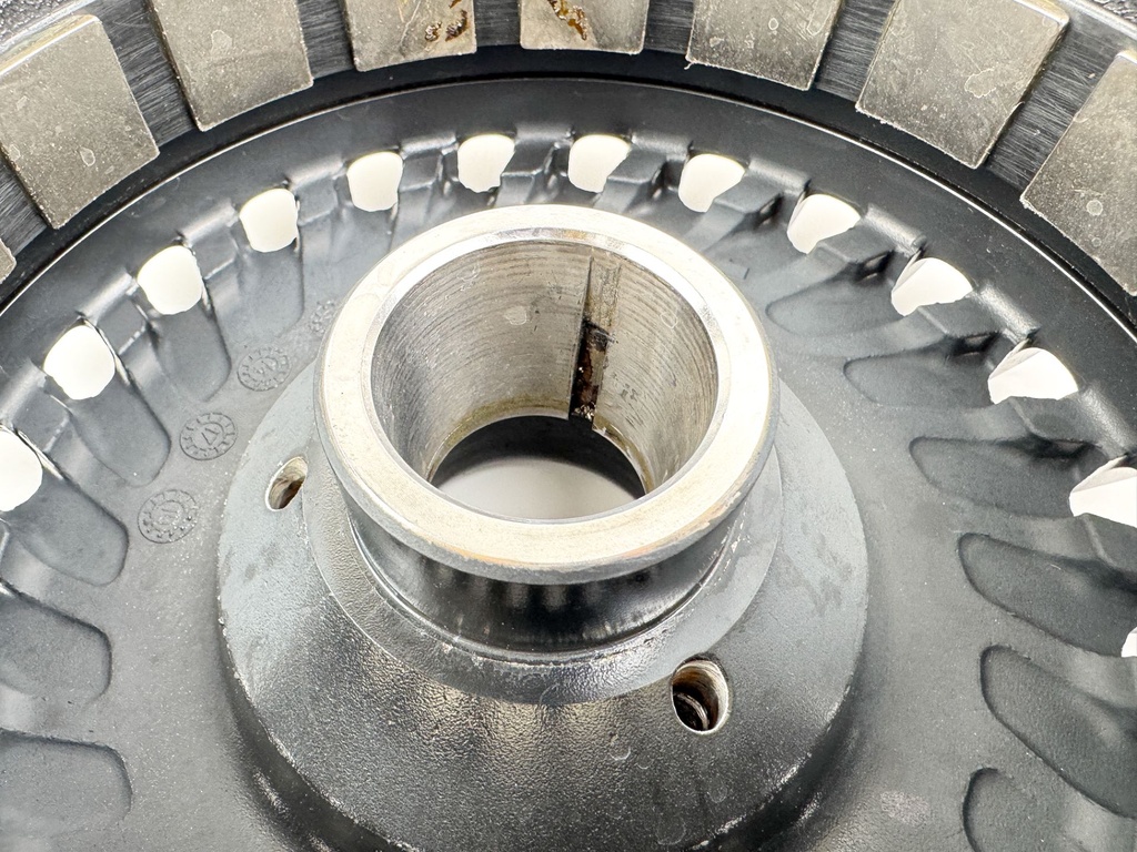 2008 Evinrude 300 HP 2 Stroke Outboard Flywheel 0586924 OEM