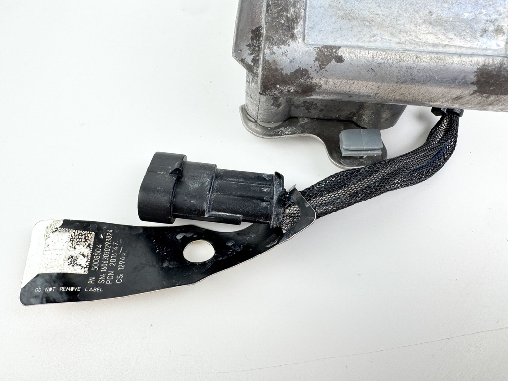 2008 Evinrude 300 HP 2 Stroke Outboard Port Side Fuel Injector 5007585 OEM