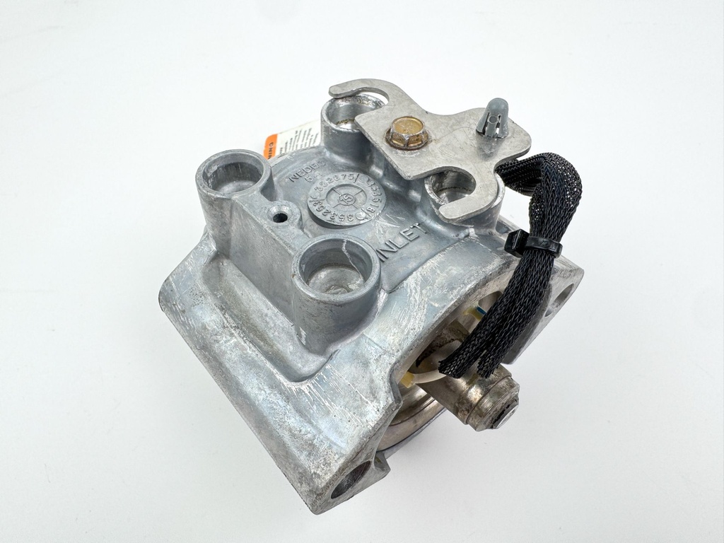 2008 Evinrude 300 HP 2 Stroke Outboard Port Side Fuel Injector 5007585 OEM