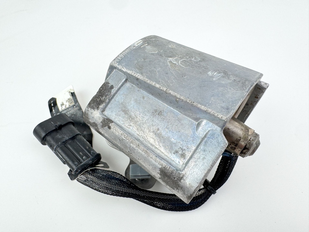 2008 Evinrude 300 HP 2 Stroke Outboard Port Side Fuel Injector 5007585 OEM