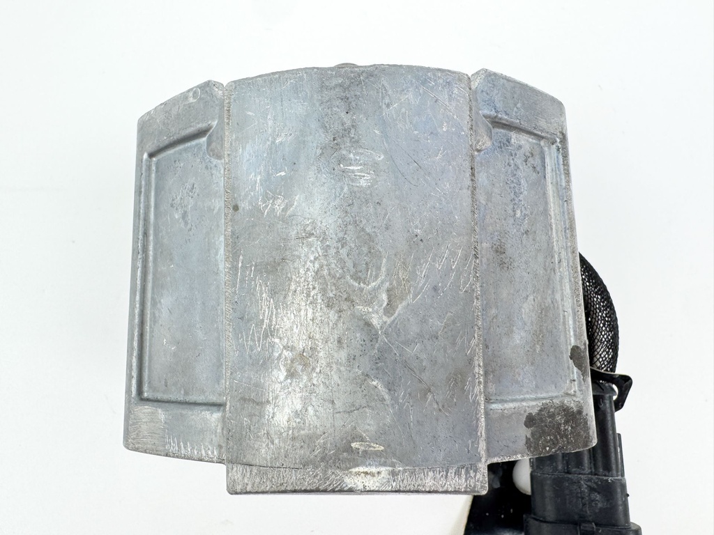 2008 Evinrude 300 HP 2 Stroke Outboard Port Side Fuel Injector 5007585 OEM