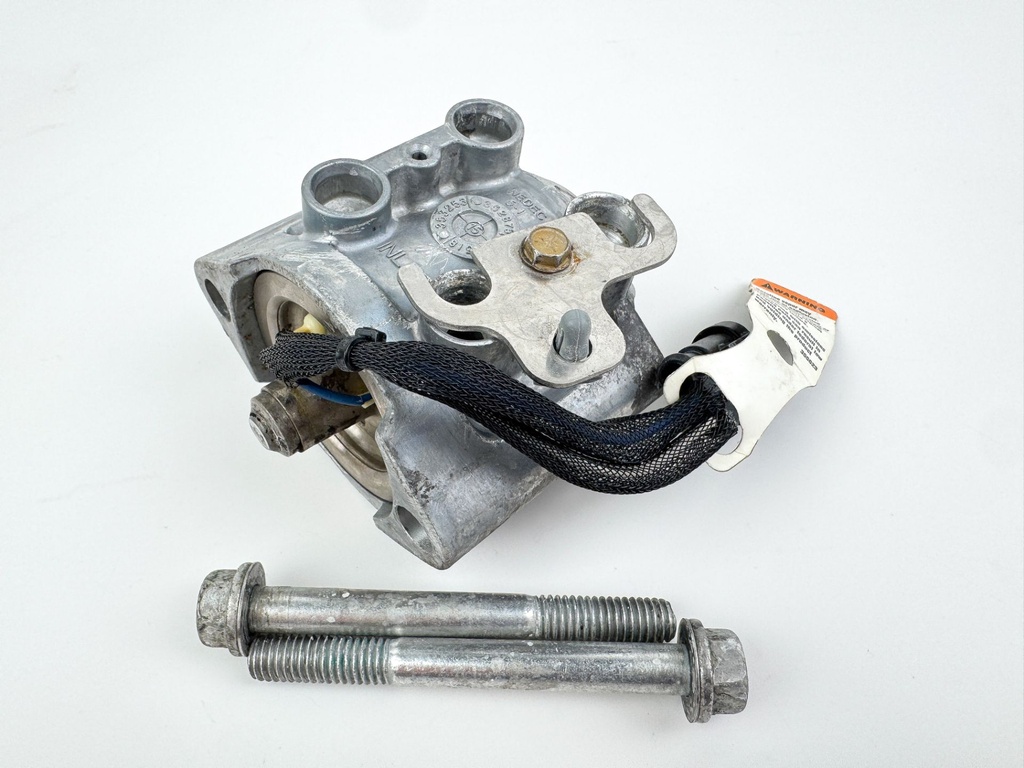 2008 Evinrude 300 HP 2 Stroke Outboard Port Side Fuel Injector 5007585 OEM