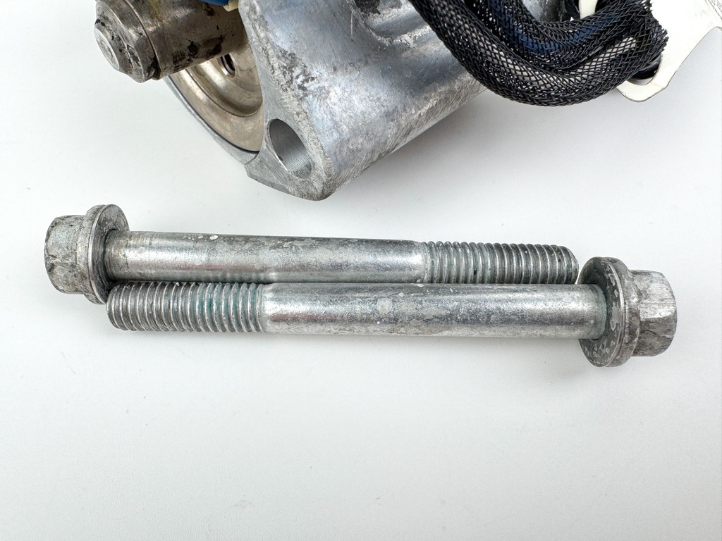 2008 Evinrude 300 HP 2 Stroke Outboard Port Side Fuel Injector 5007585 OEM