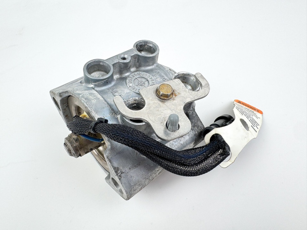 2008 Evinrude 300 HP 2 Stroke Outboard Port Side Fuel Injector 5007585 OEM