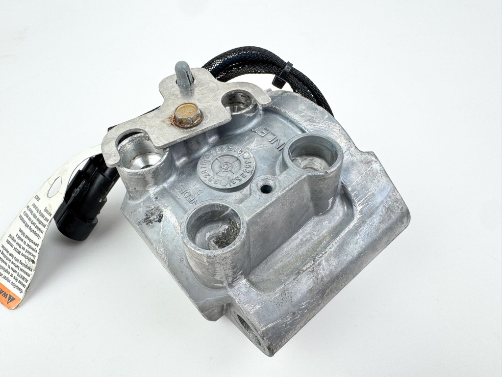 2008 Evinrude 300 HP 2 Stroke Outboard Port Side Fuel Injector 5007585 OEM