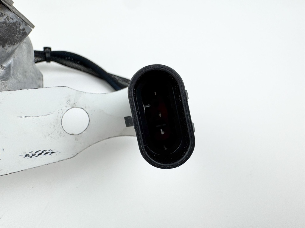 2008 Evinrude 300 HP 2 Stroke Outboard Starboard Side Fuel Injector 5007586 OEM