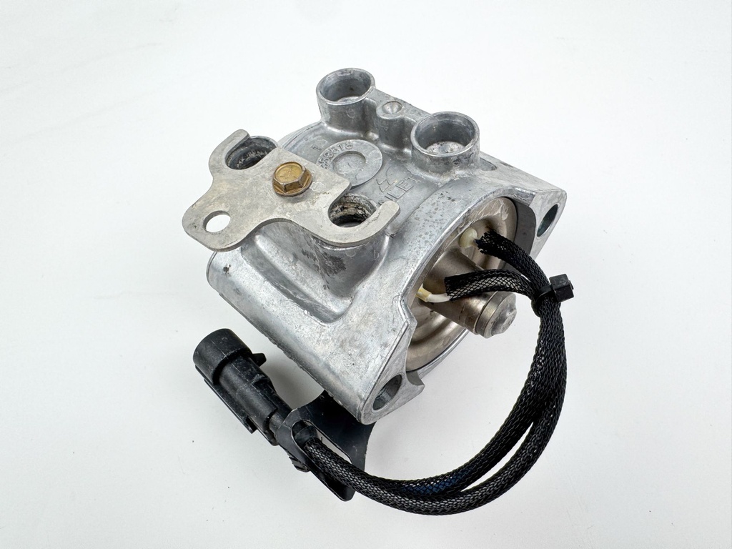 2008 Evinrude 300 HP 2 Stroke Outboard Starboard Side Fuel Injector 5007586 OEM