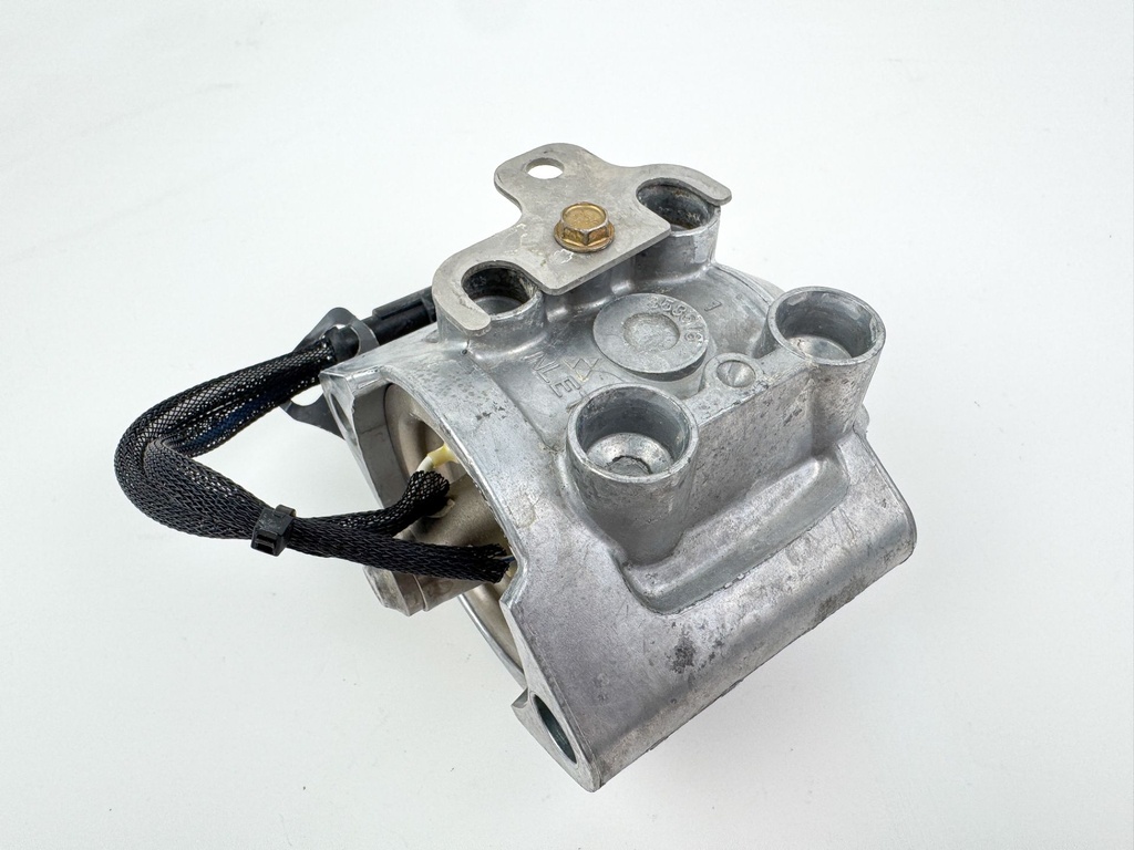 2008 Evinrude 300 HP 2 Stroke Outboard Starboard Side Fuel Injector 5007586 OEM