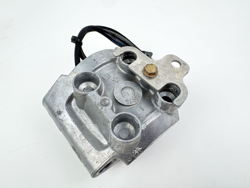 2008 Evinrude 300 HP 2 Stroke Outboard Starboard Side Fuel Injector 5007586 OEM