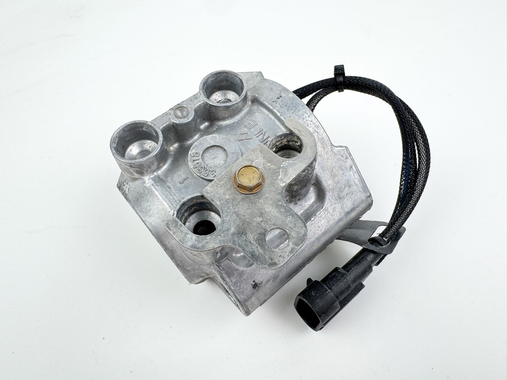 2008 Evinrude 300 HP 2 Stroke Outboard Starboard Side Fuel Injector 5007586 OEM