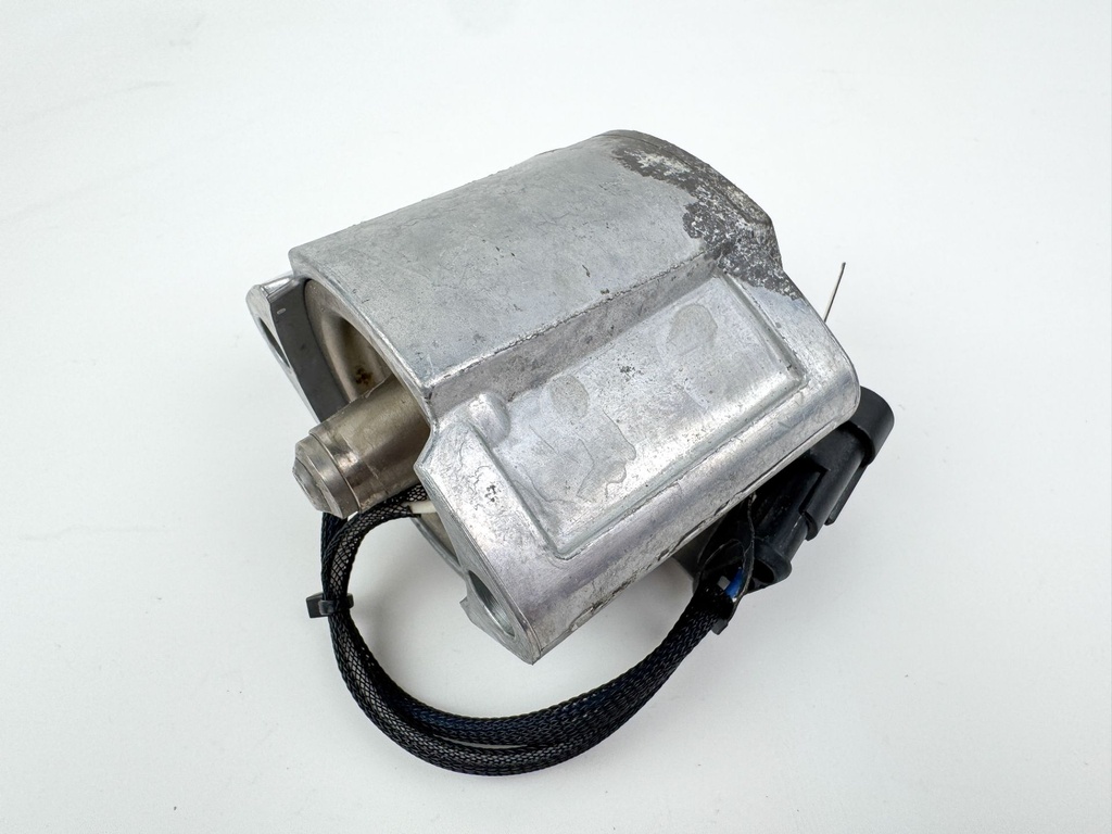 2008 Evinrude 300 HP 2 Stroke Outboard Starboard Side Fuel Injector 5007586 OEM