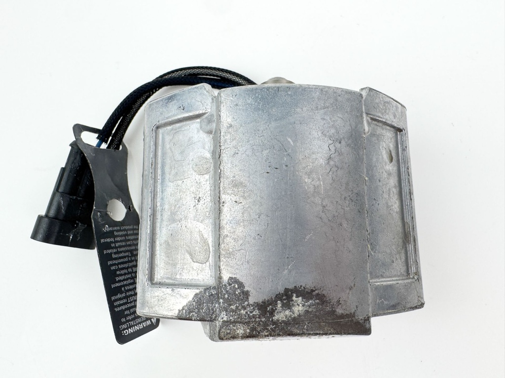 2008 Evinrude 300 HP 2 Stroke Outboard Starboard Side Fuel Injector 5007586 OEM