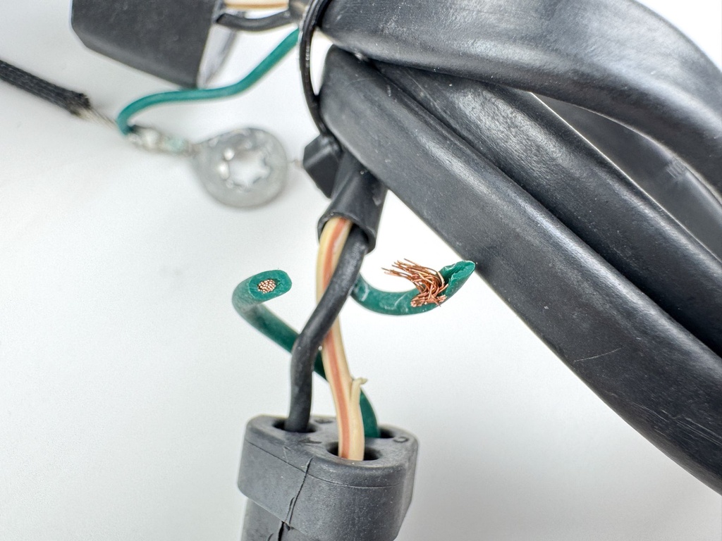 2008 Evinrude 300 HP 2 Stroke Outboard Power Trim Tilt Unit 5007662 OEM