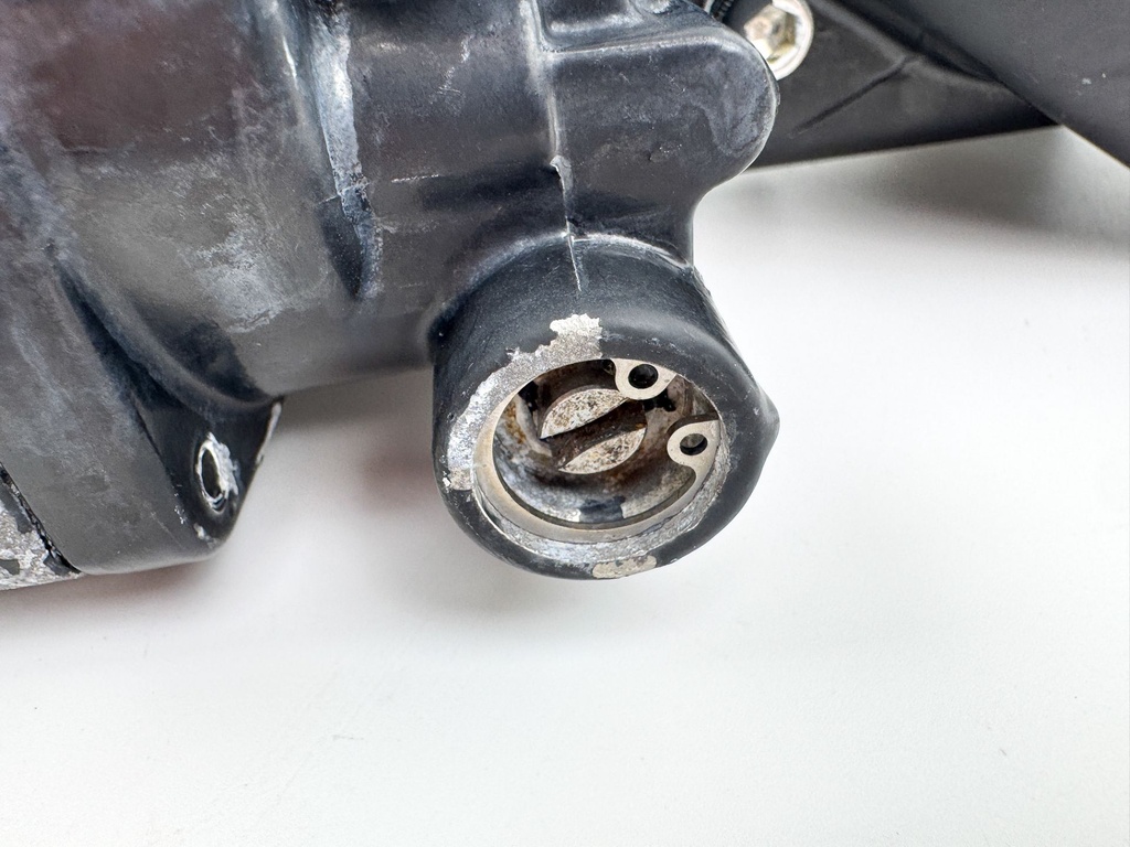 2008 Evinrude 300 HP 2 Stroke Outboard Power Trim Tilt Unit 5007662 OEM