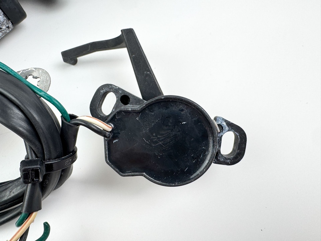 2008 Evinrude 300 HP 2 Stroke Outboard Power Trim Tilt Unit 5007662 OEM