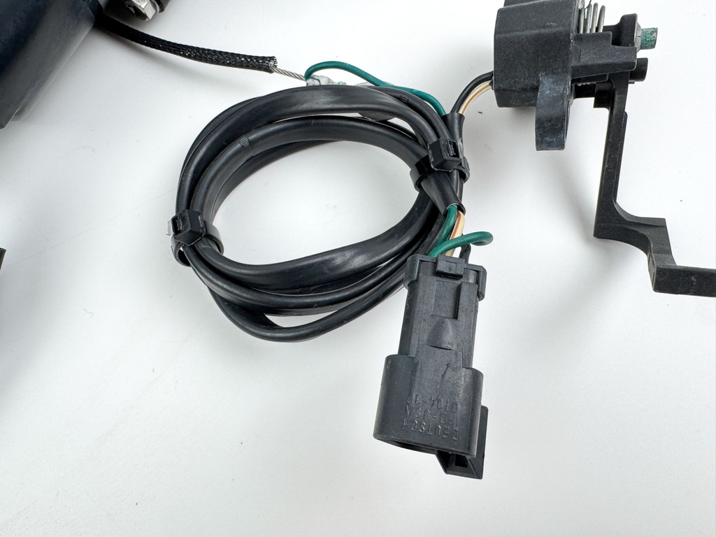 2008 Evinrude 300 HP 2 Stroke Outboard Power Trim Tilt Unit 5007662 OEM