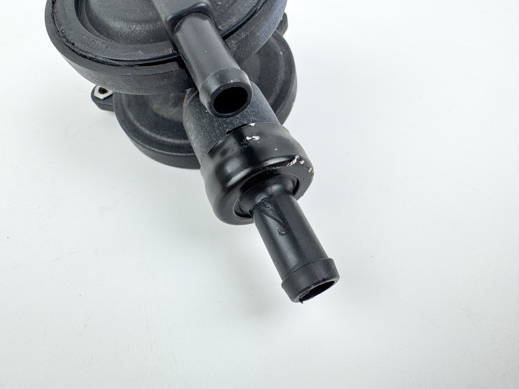 2008 Evinrude 300 HP 2 Stroke Outboard Secondary Lift Pump 5007581 OEM