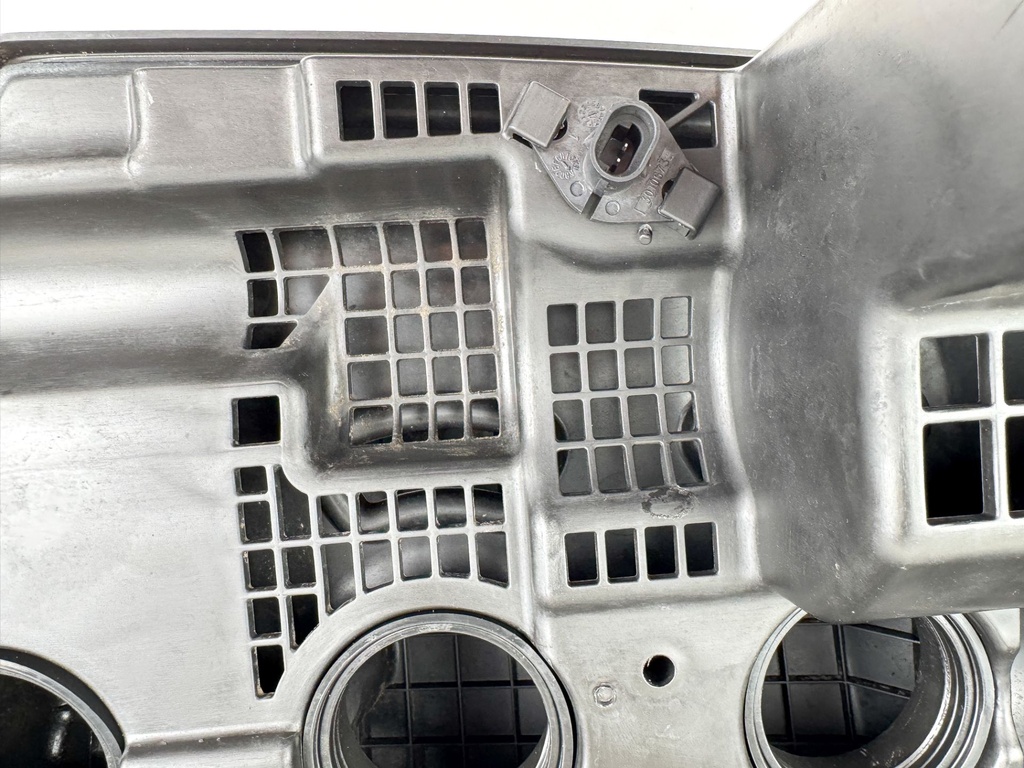 2008 Evinrude 300 HP 2 Stroke Outboard Intake Air Silencer Assembly 5007452 OEM