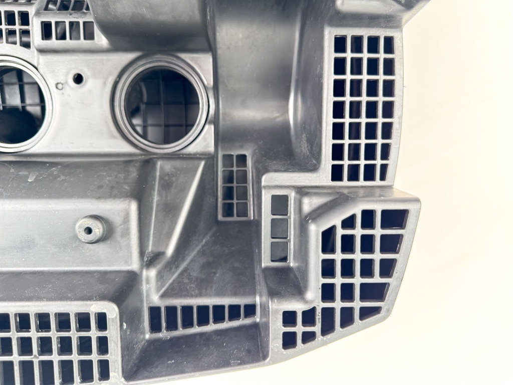 2008 Evinrude 300 HP 2 Stroke Outboard Intake Air Silencer Assembly 5007452 OEM