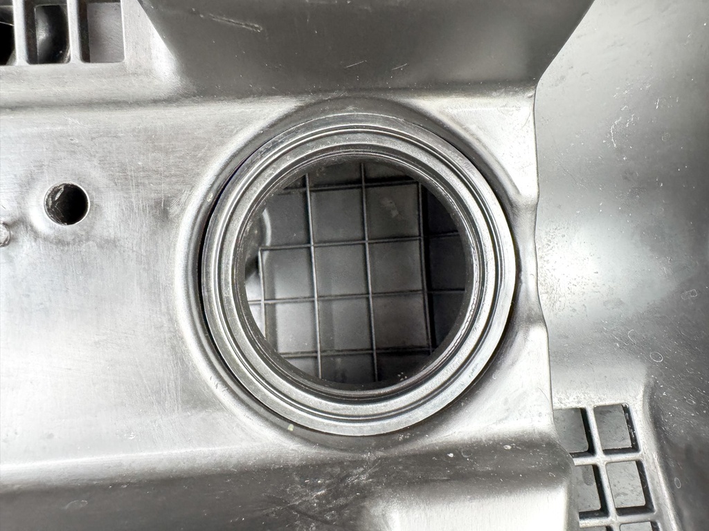 2008 Evinrude 300 HP 2 Stroke Outboard Intake Air Silencer Assembly 5007452 OEM