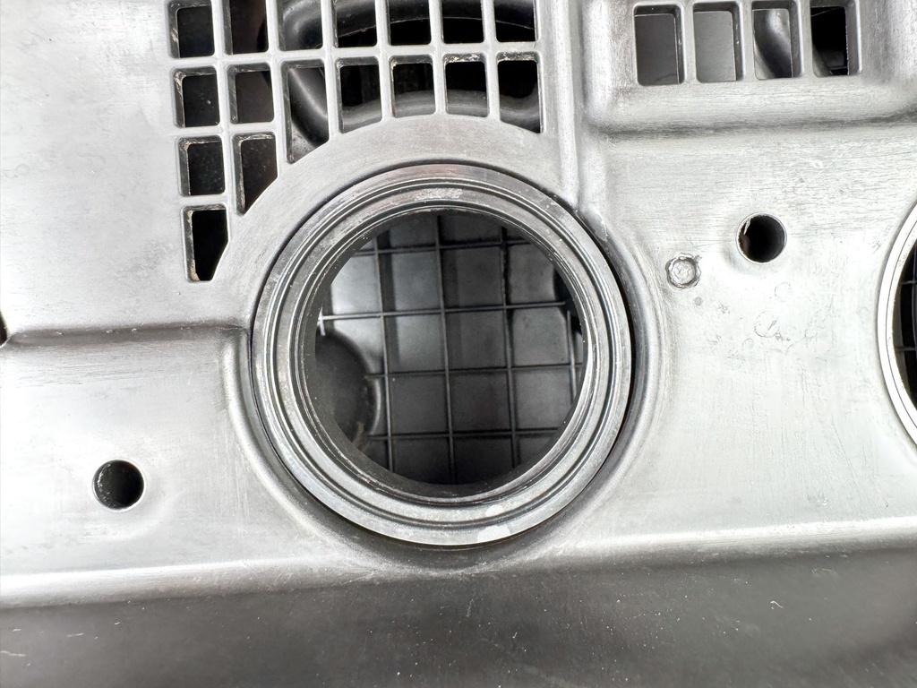 2008 Evinrude 300 HP 2 Stroke Outboard Intake Air Silencer Assembly 5007452 OEM